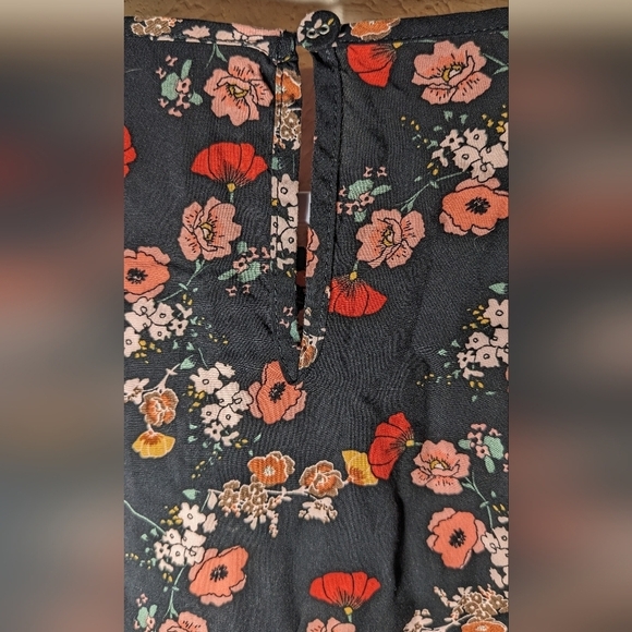 Eloquii black coral floral flutter detail top - Picture 6 of 7